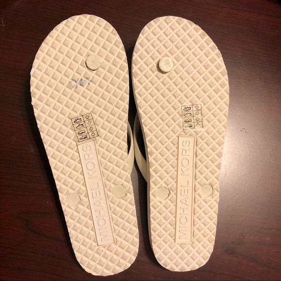 Micheal Kors Jet Set Mk Metallic Rubber Flip Flops - Picture 7 of 7